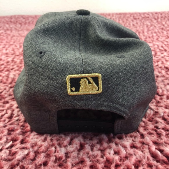 Men’s New Era Chicago Cubs 2016 World Series Champions Snap Back Hat - Picture 10 of 10